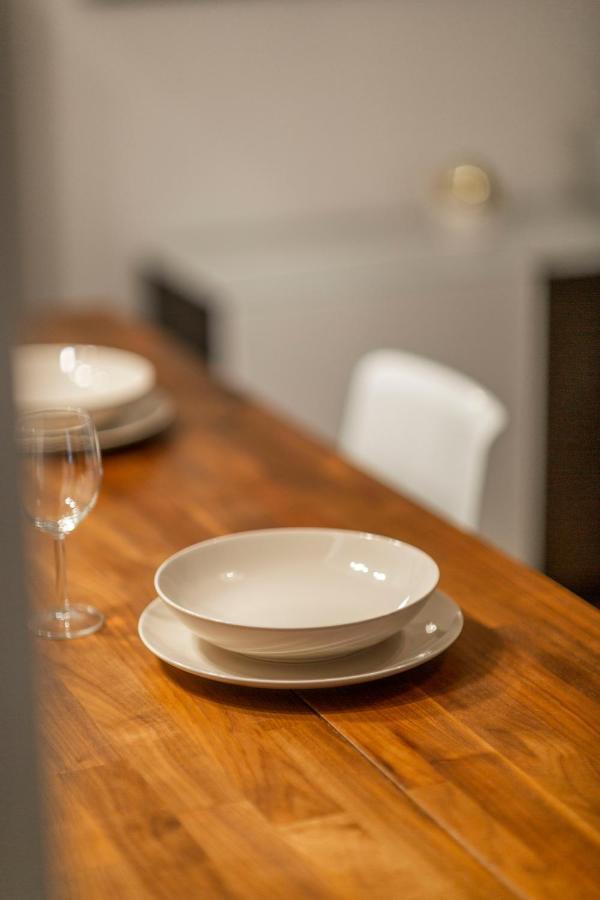 Spacious & Cozy Downtown Apartment With Balcony Budapest Bagian luar foto