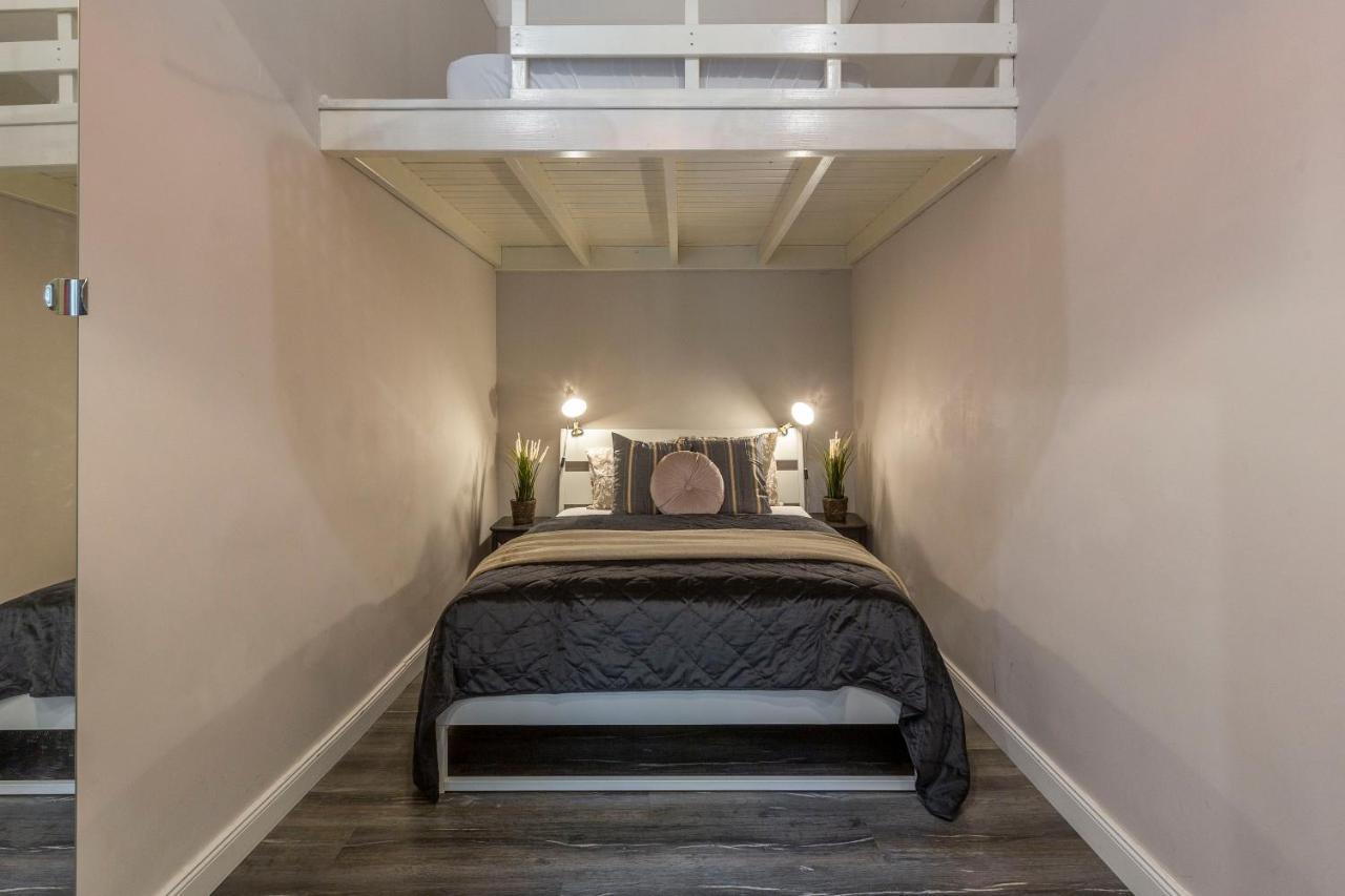 Spacious & Cozy Downtown Apartment With Balcony Budapest Bagian luar foto