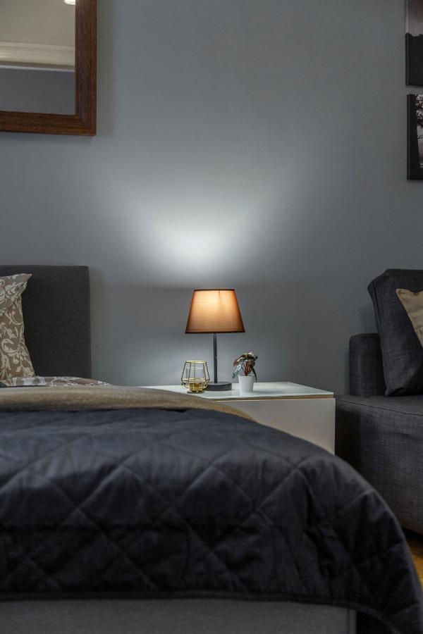 Spacious & Cozy Downtown Apartment With Balcony Budapest Bagian luar foto